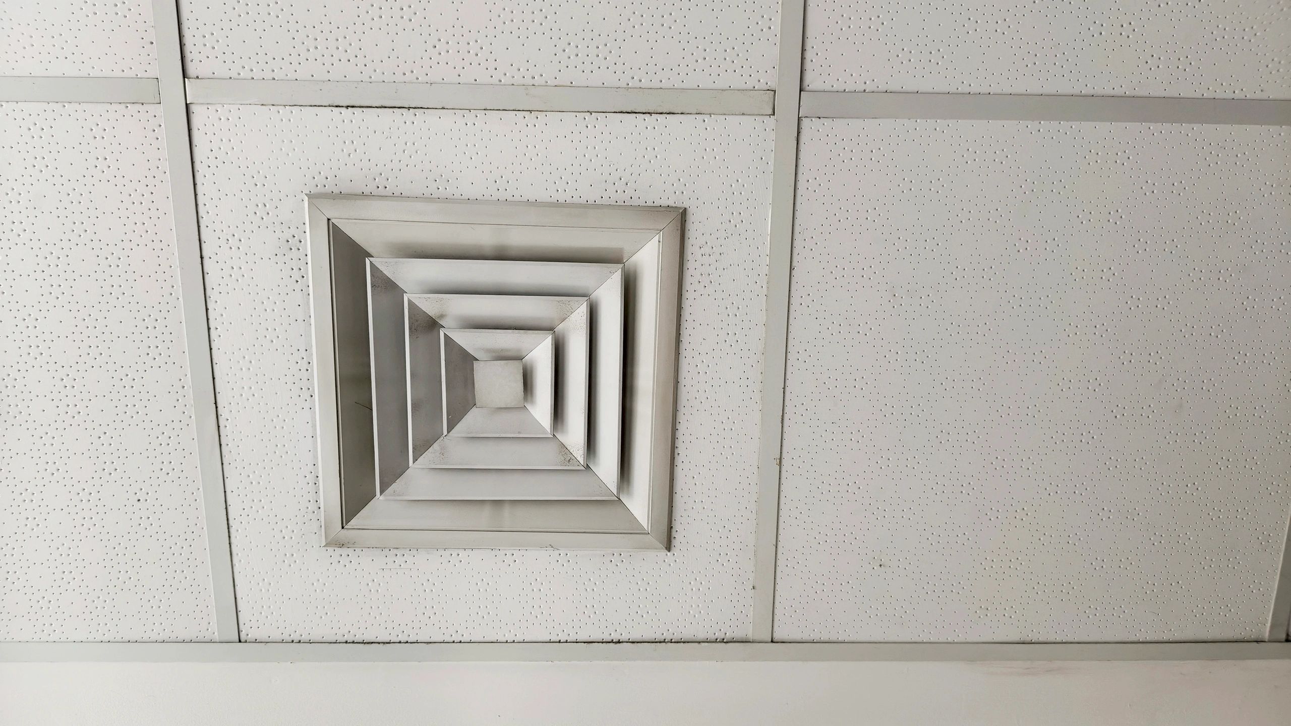 Ceiling air vent for ducted air conditioning